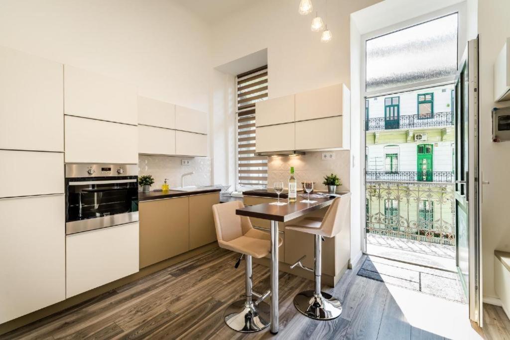 Hi-Bp Elizabeth Apartment In The Heart Of Budapest Exterior photo
